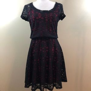 Vince Camuto size 8 black and pink dress